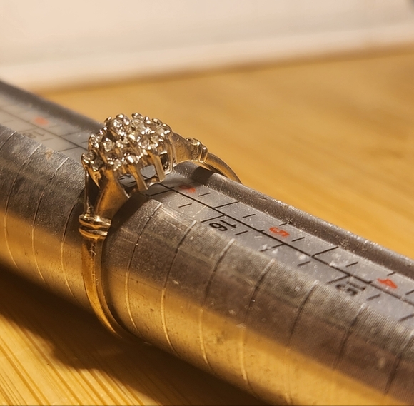 Vintage 10kt Gold Natural White Diamond Cluster Ring - Picture 14 of 16